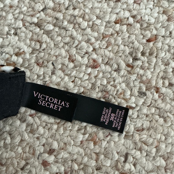 Victoria's Secret Lace and Patterned Bra bundle - cream, Black, Leopard, Pink - Picture 3 of 5